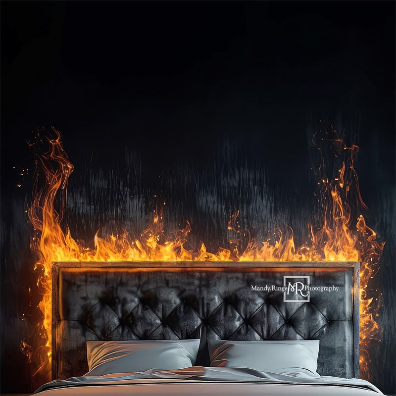 Kate Tête de lit Feu Noir Toile de fond conçue par Mandy Ringe