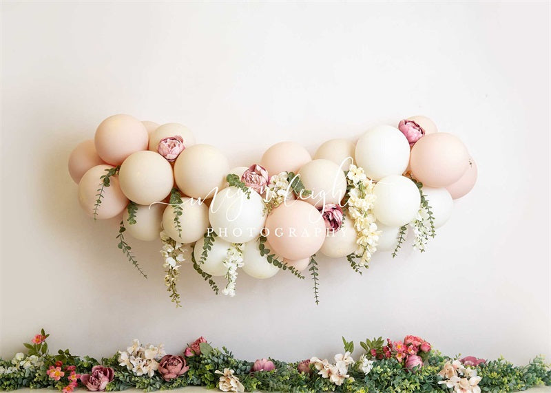 Kate Ballon Floral Avec Guirlande Anniversaire Toile de fond conçue par Megan Leigh