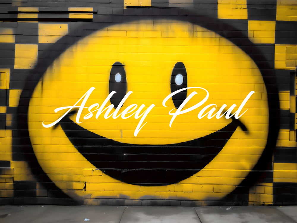 Kate Jaune & Noir Plaid Visage souriant Mur de briques Toile de fond conçu par Ashley Paul