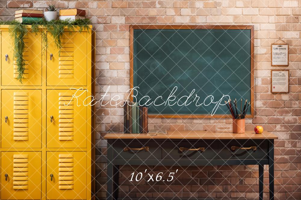 Kate Retour à l'école Casier Jaune Bureau Mur de briques Toile de fond conçue par Emetselch - Kate Backdrop FR