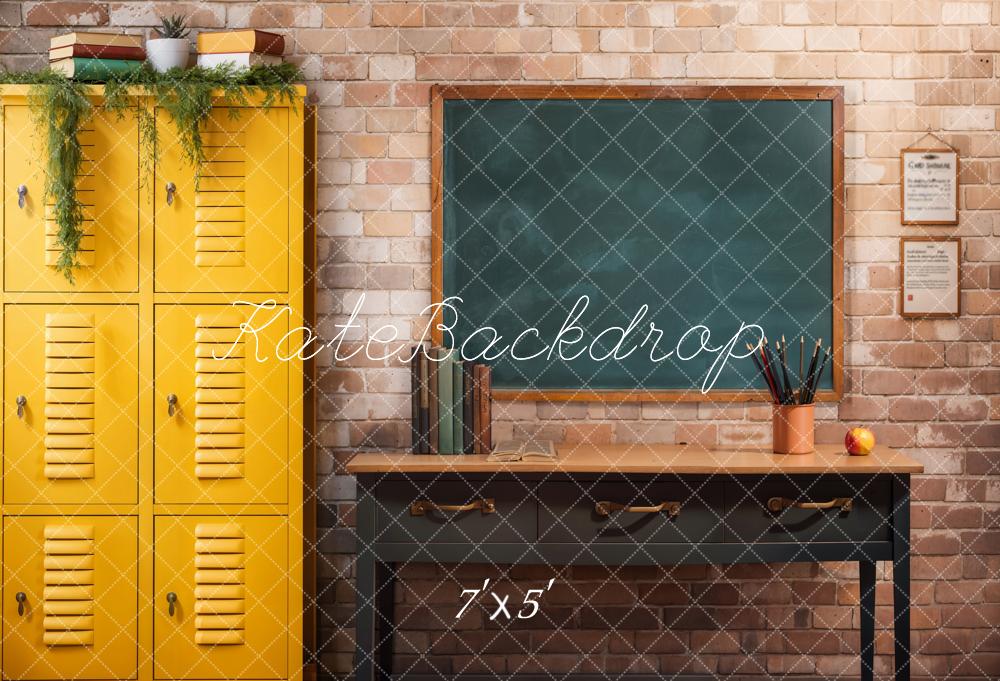 Kate Retour à l'école Casier Jaune Bureau Mur de briques Toile de fond conçue par Emetselch - Kate Backdrop FR