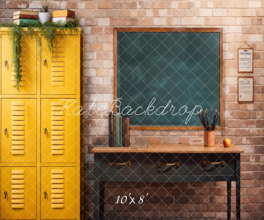 Kate Retour à l'école Casier Jaune Bureau Mur de briques Toile de fond conçue par Emetselch - Kate Backdrop FR