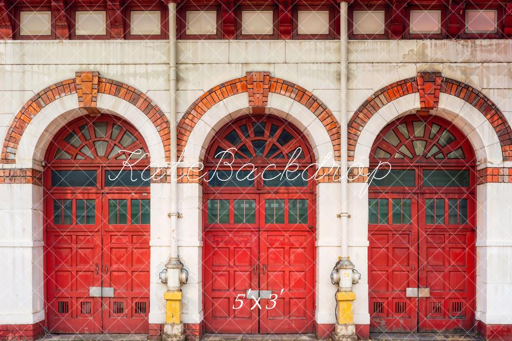 Kate Vintage Porte Rouge Caserne de pompiers Toile de fond conçue par Emetselch