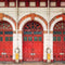Kate Vintage Porte Rouge Caserne de pompiers Toile de fond conçue par Emetselch - Kate Backdrop FR