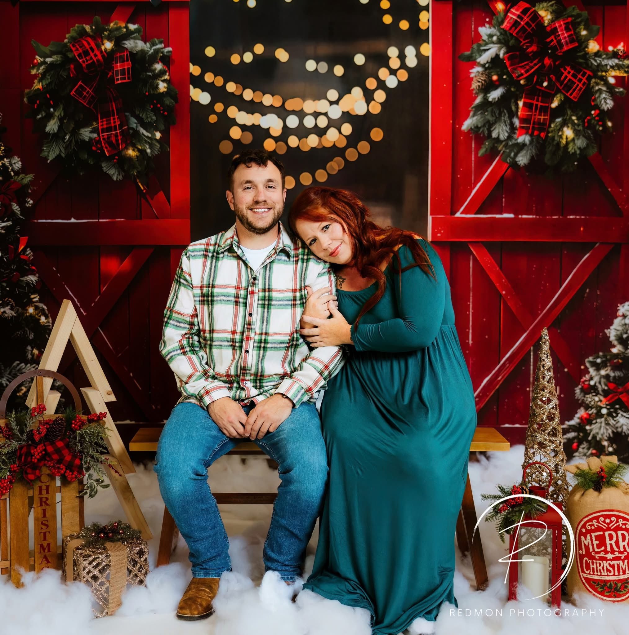 Kate Noël Nuit Rouge Porte de grange Neige Toile de fond conçue par Emetselch - Kate Backdrop FR