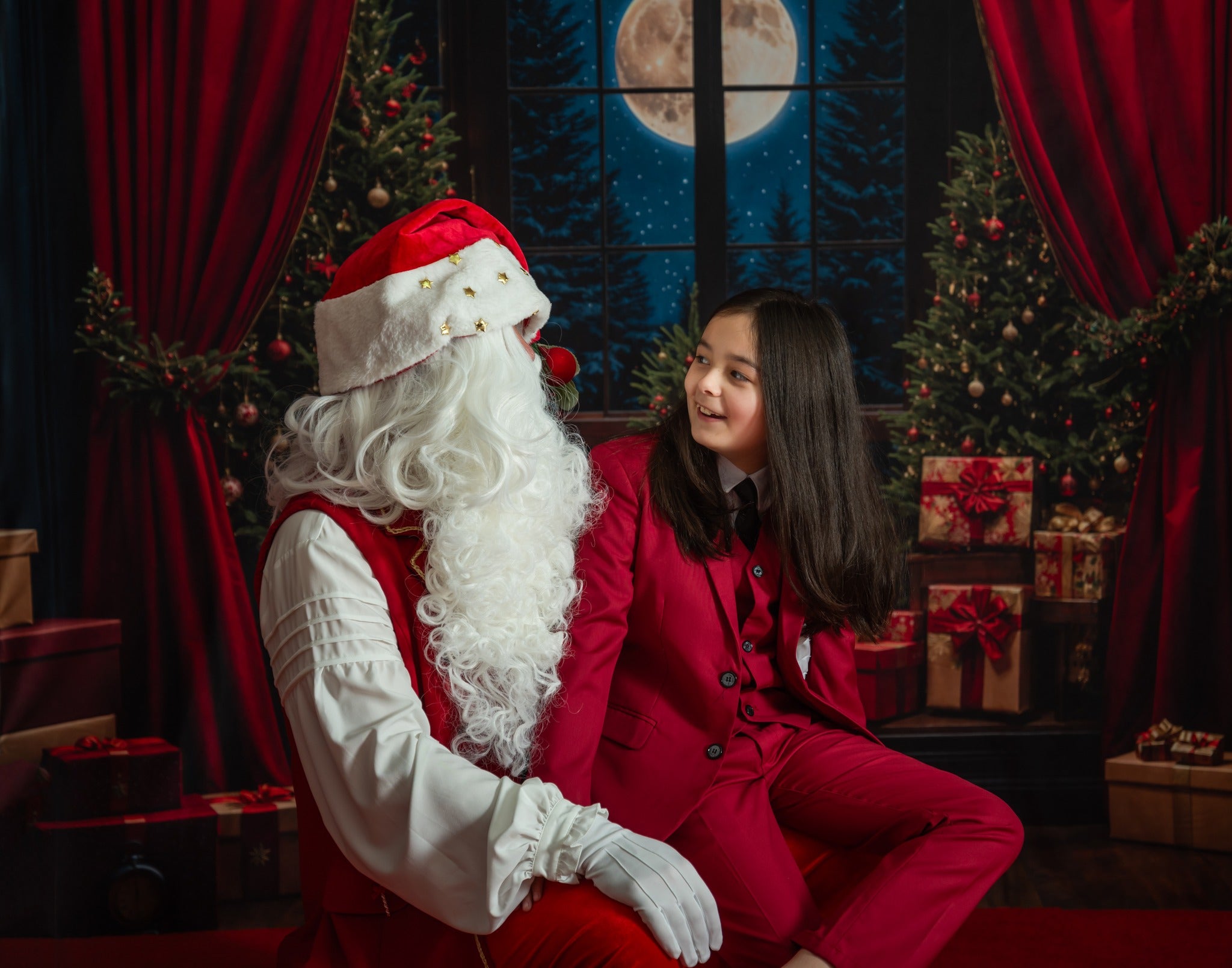Kate Noël Nuit Rideau rouge Fenêtre Cadeaux Toile de fond conçue par Emetselch - Kate Backdrop FR