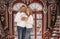 Kate Pain d'épice Intérieur Portes doubles Noël Toile de fond conçue par Mini MakeBelieve - Kate Backdrop FR