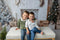 Kate Sapin de Noël Blanc Cheminée en brique Bois Toile de fond conçue par Emetselch - Kate Backdrop FR