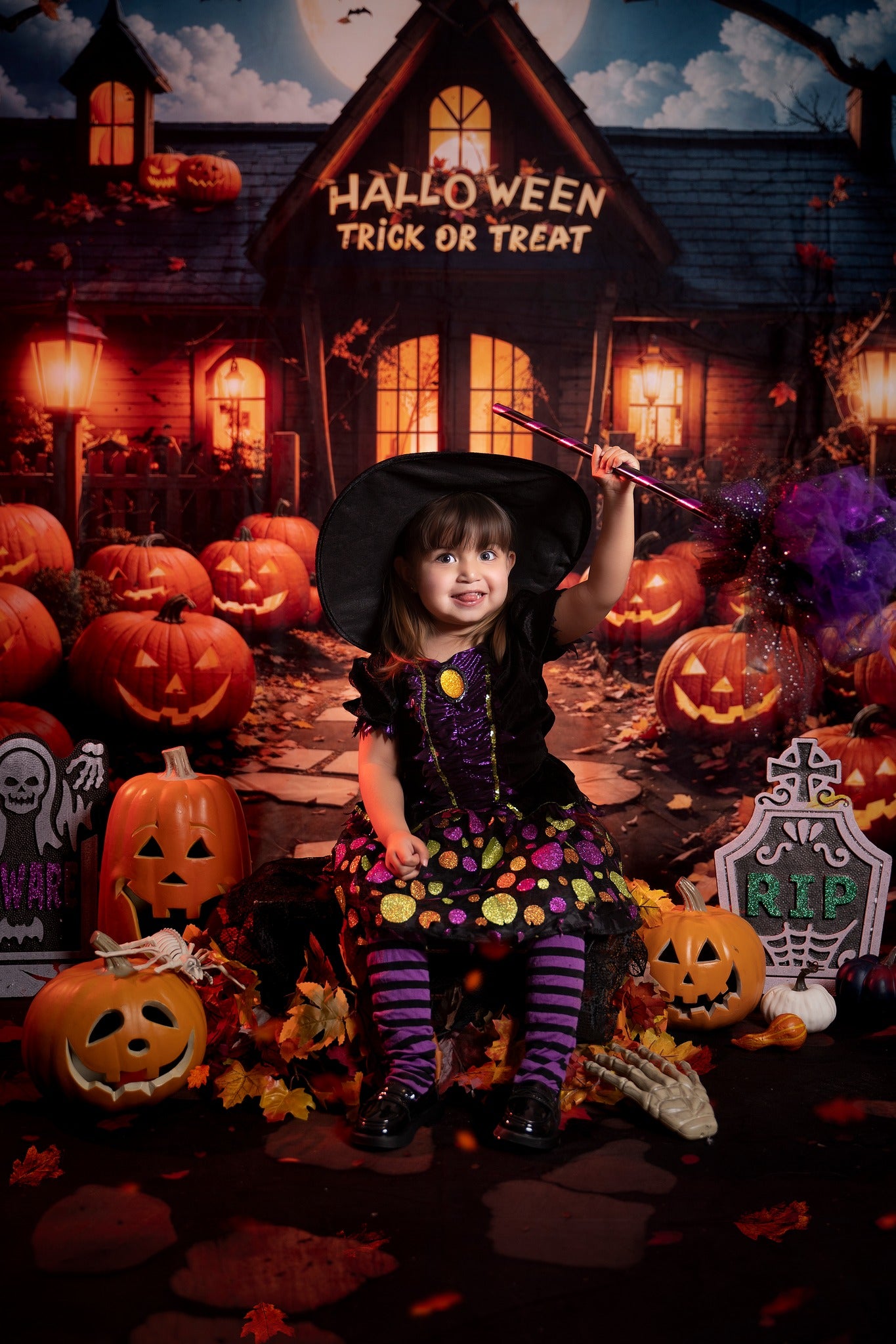 Kate Halloween Extérieur Forêt Citrouille Chalet Toile de fond conçue par Emetselch - Kate Backdrop FR