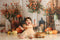 Kate Automne Fleurs Porte Mur de briques Toile de fond conçue par Emetselch - Kate Backdrop FR
