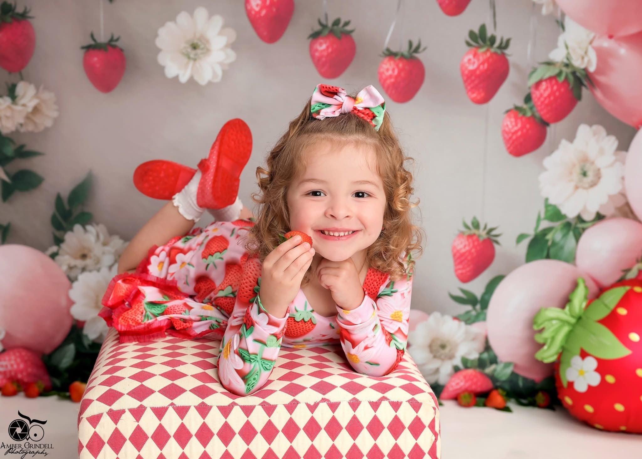 Kate Printemps Fraise Fleur Ballon Arche Toile de fond conçue par Emetselch - Kate Backdrop FR