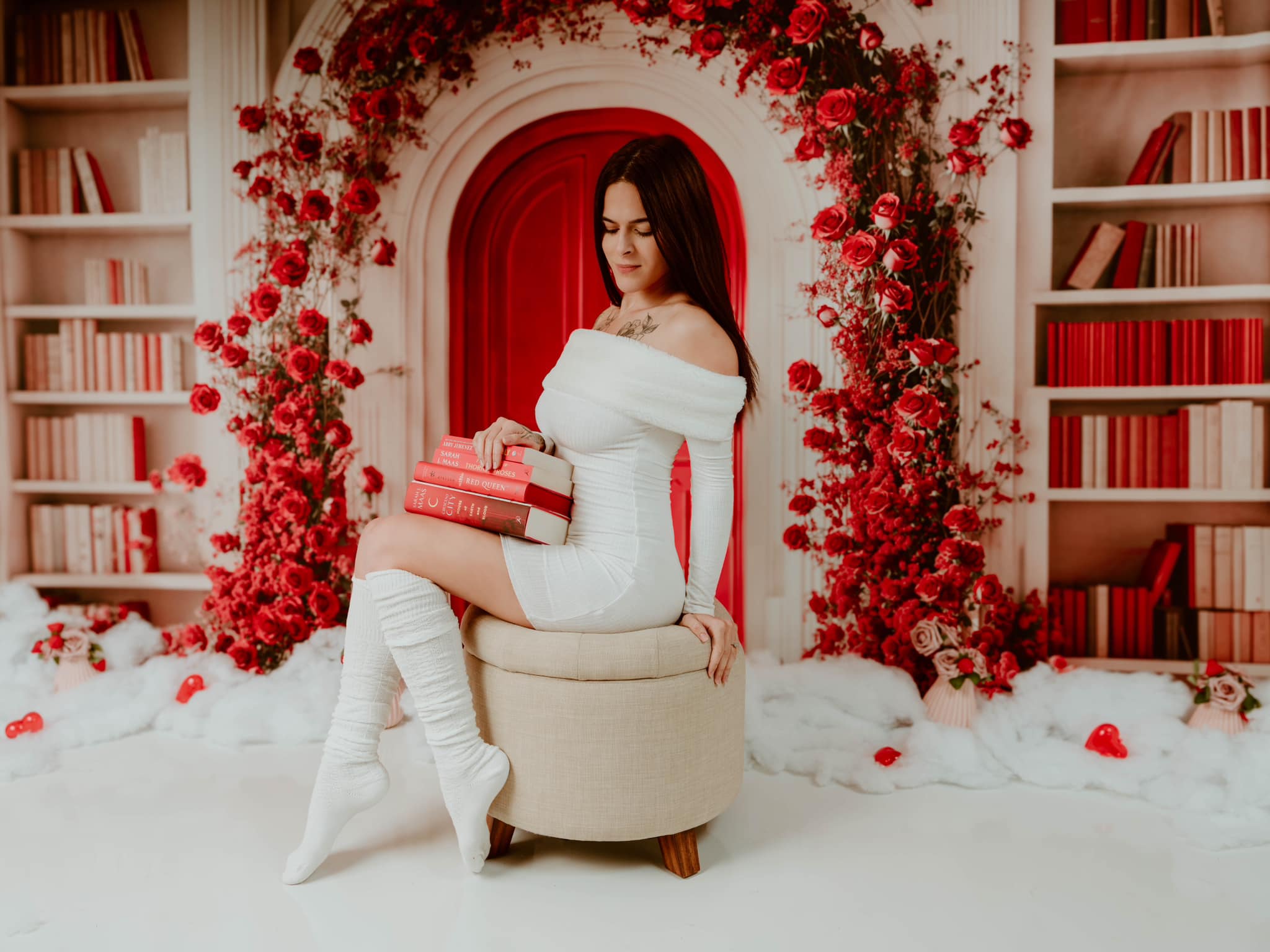 Kate Saint Valentin Arche de Roses Bibliothèque Toile de fond conçue par Emetselch - Kate Backdrop FR