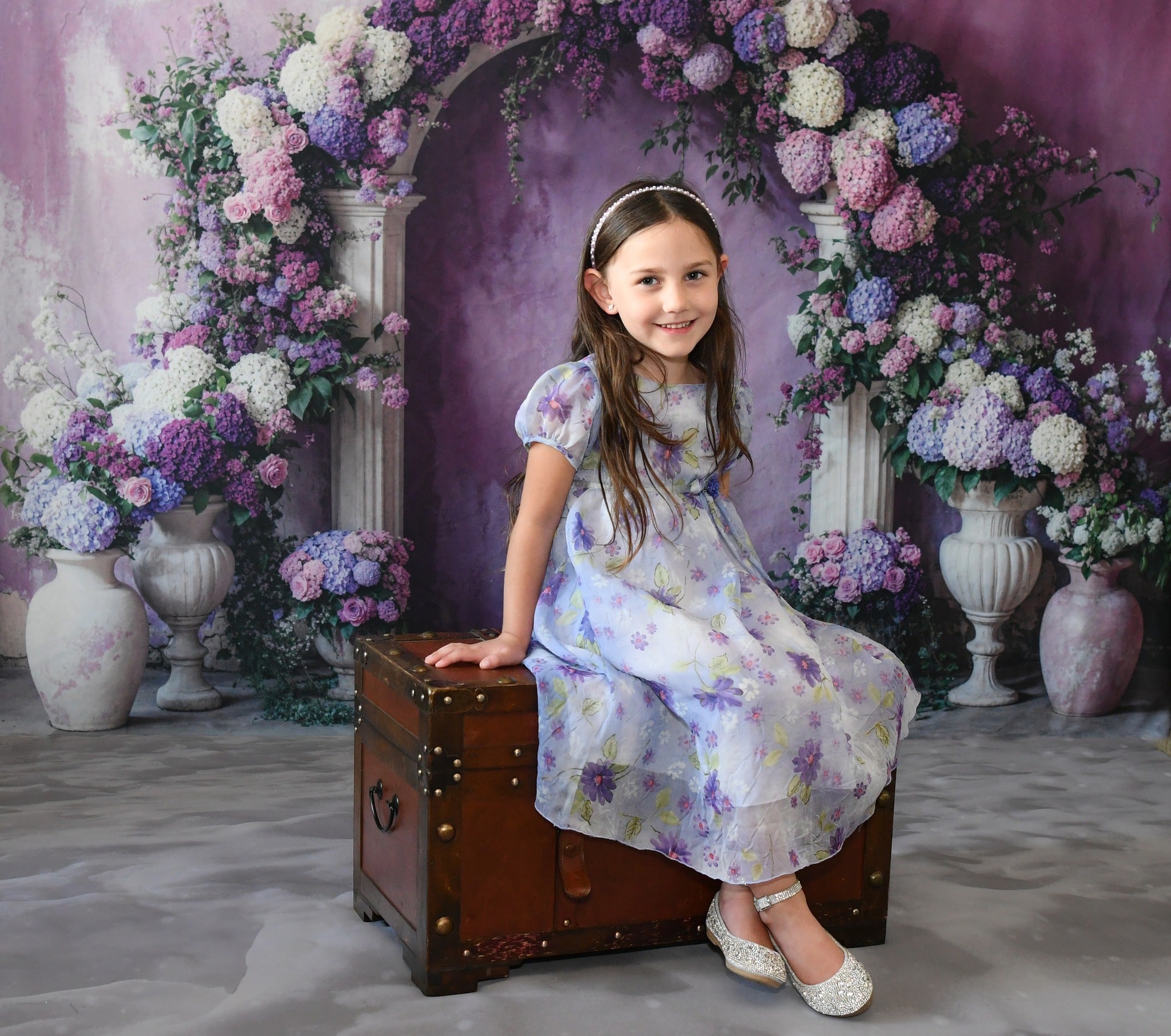 Kate Arc Floral Vases Violet Portrait Toile de fond conçue par Emetselch