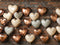 Kate Saint Valentin Brun Mur de briques Ballons Toile de fond conçue par Mini MakeBelieve - Kate Backdrop FR