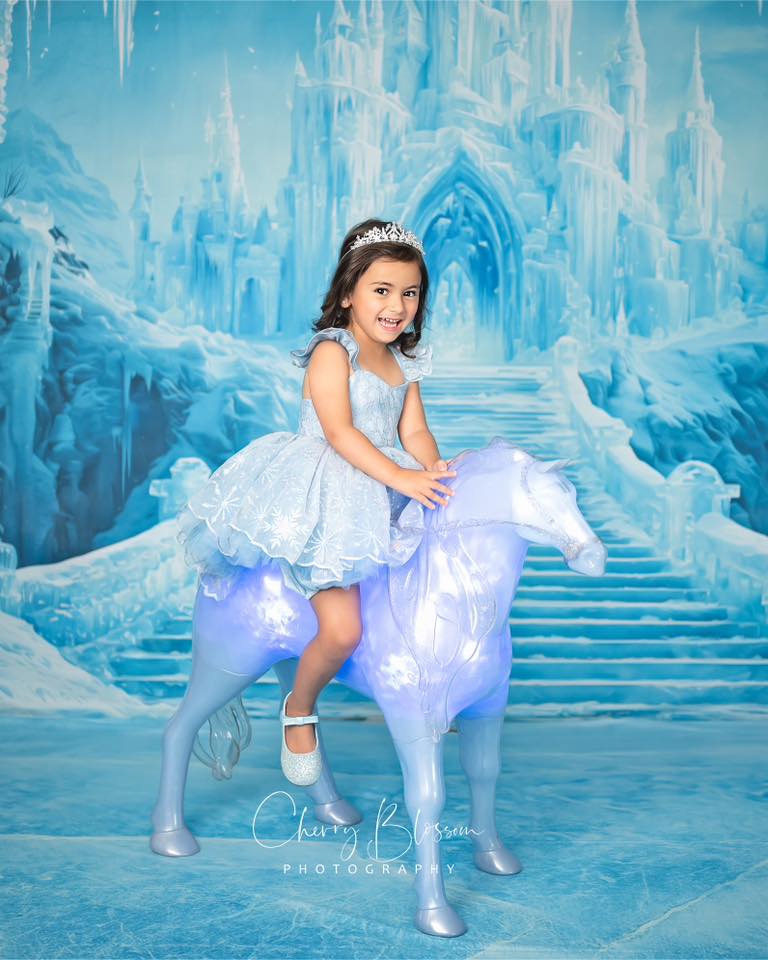 Kate Château Glace Escalier Hiver Fantaisie Toile de fond conçue par Emetselch