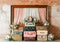 Kate Voyages Valises Fleur Mur de briques Toile de fond conçue par Patty Roberts - Kate Backdrop FR