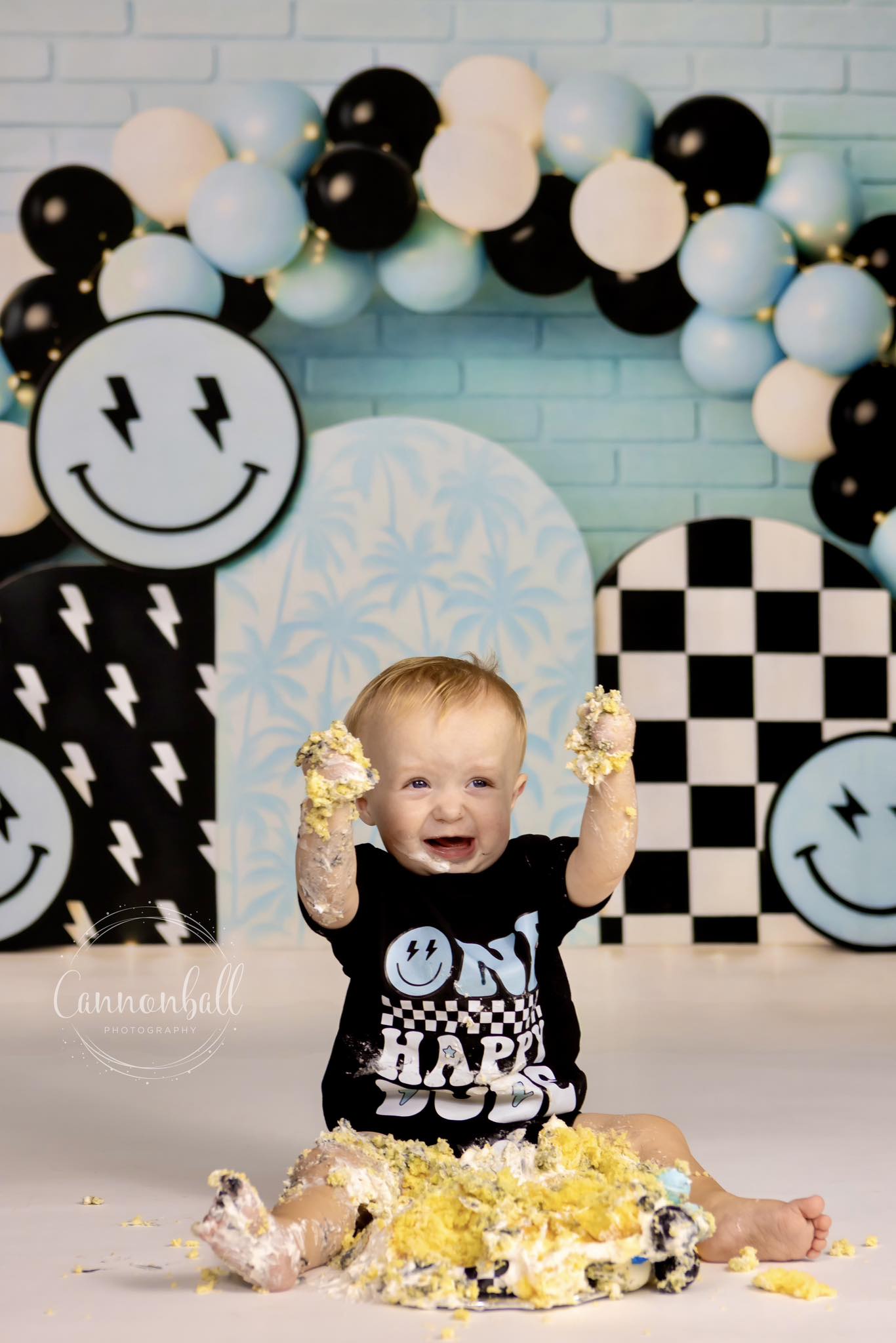Kate Anniversaire Sourire Bleu Ballons Arche Toile de fond conçu par Ashley Paul - Kate Backdrop FR