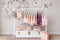 Kate Anniversaire Porte-robe Mur Floral Toile de fond conçue par Patty Roberts - Kate Backdrop FR