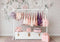 Kate Anniversaire Porte-robe Mur Floral Toile de fond conçue par Patty Roberts - Kate Backdrop FR