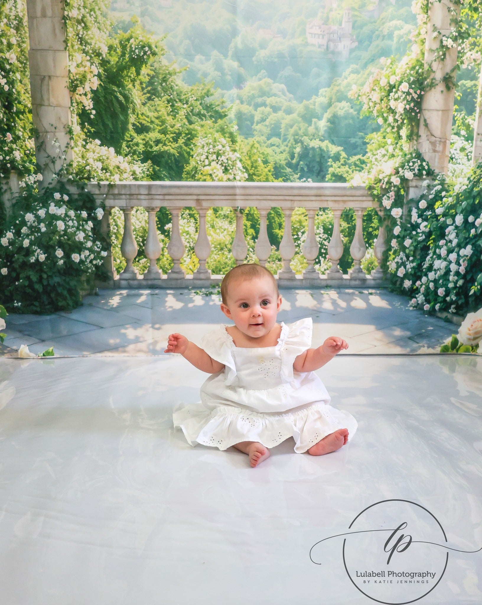 Kate Été Terrasse Fleurs Verdure Montagnes Toile de fond conçue par Emetselch - Kate Backdrop FR
