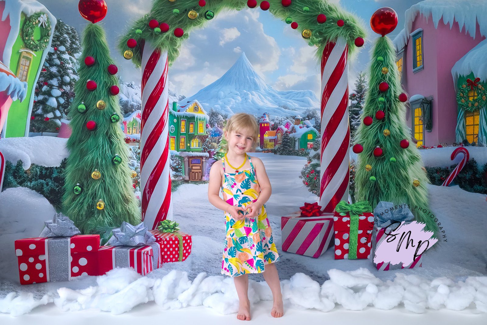 Kate Sapin de Noël Arche Bonbons Village Toile de fond conçue par Mini MakeBelieve - Kate Backdrop FR