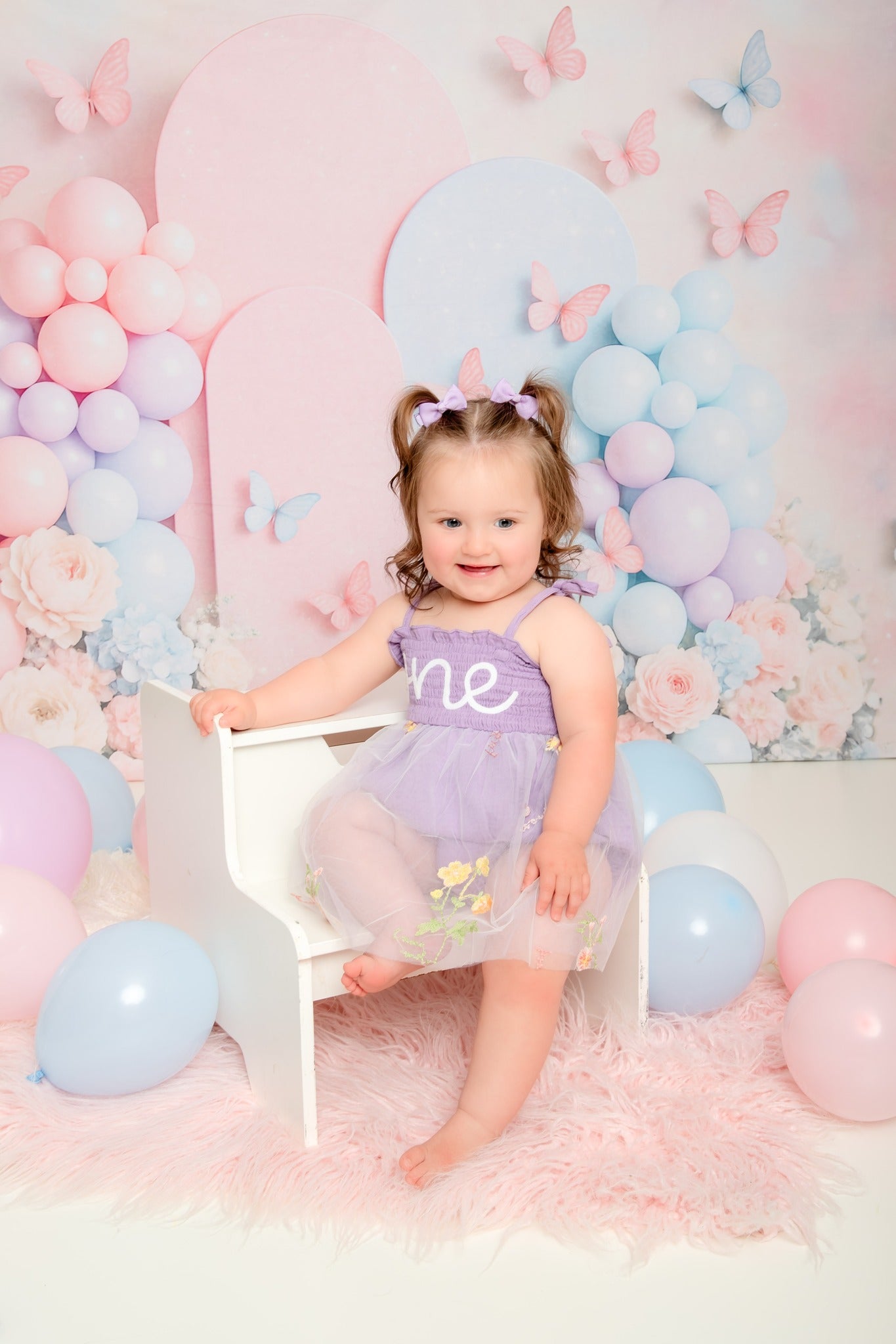 Kate Anniversaire Ballons Fleur Papillon Toile de fond conçu par Ashley Paul - Kate Backdrop FR