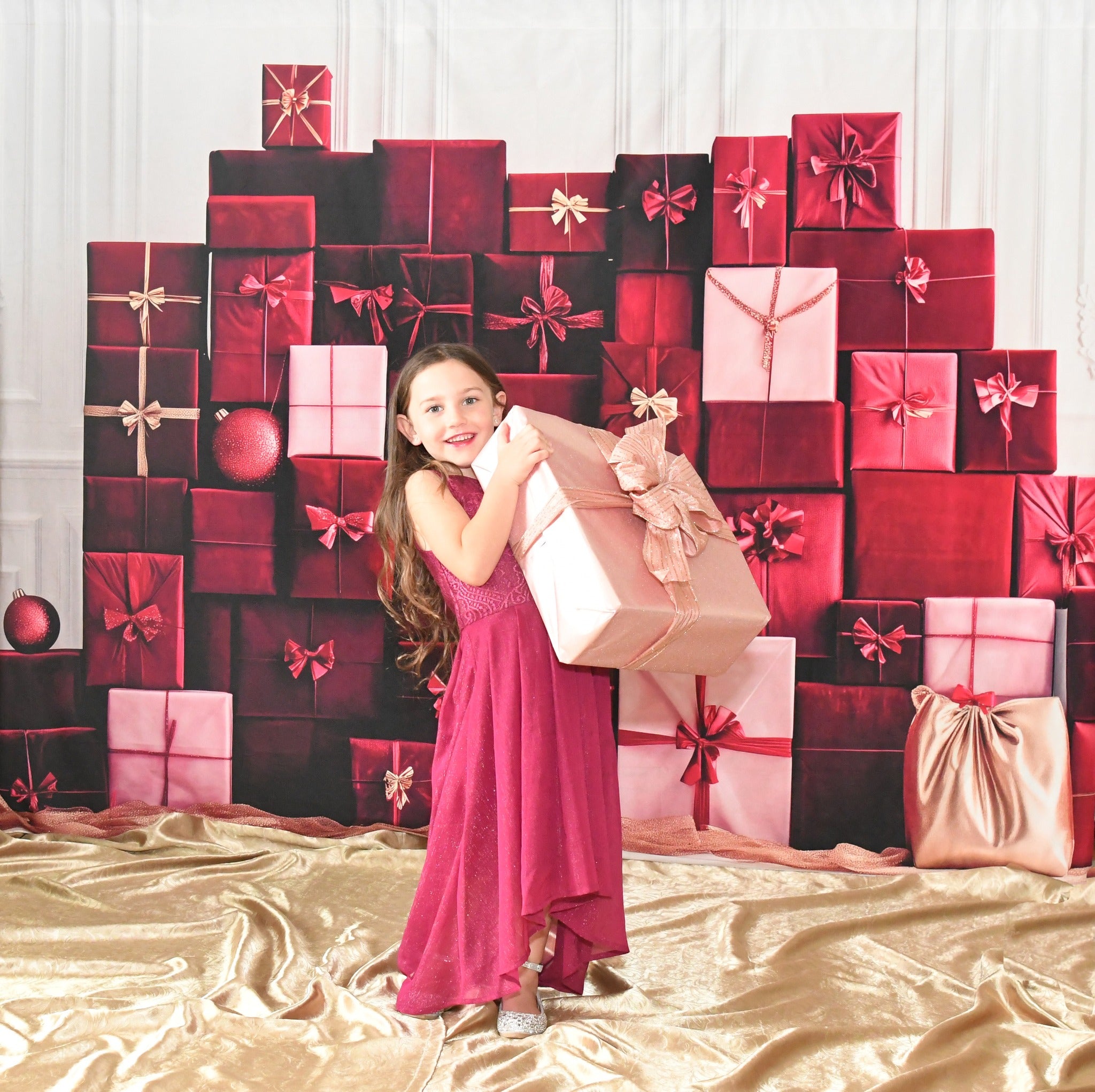 Kate Noël Cadeaux Rouge Mur Rétro Toile de fond conçue par Patty Roberts - Kate Backdrop FR