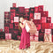 Kate Noël Cadeaux Rouge Mur Rétro Toile de fond conçue par Patty Roberts - Kate Backdrop FR