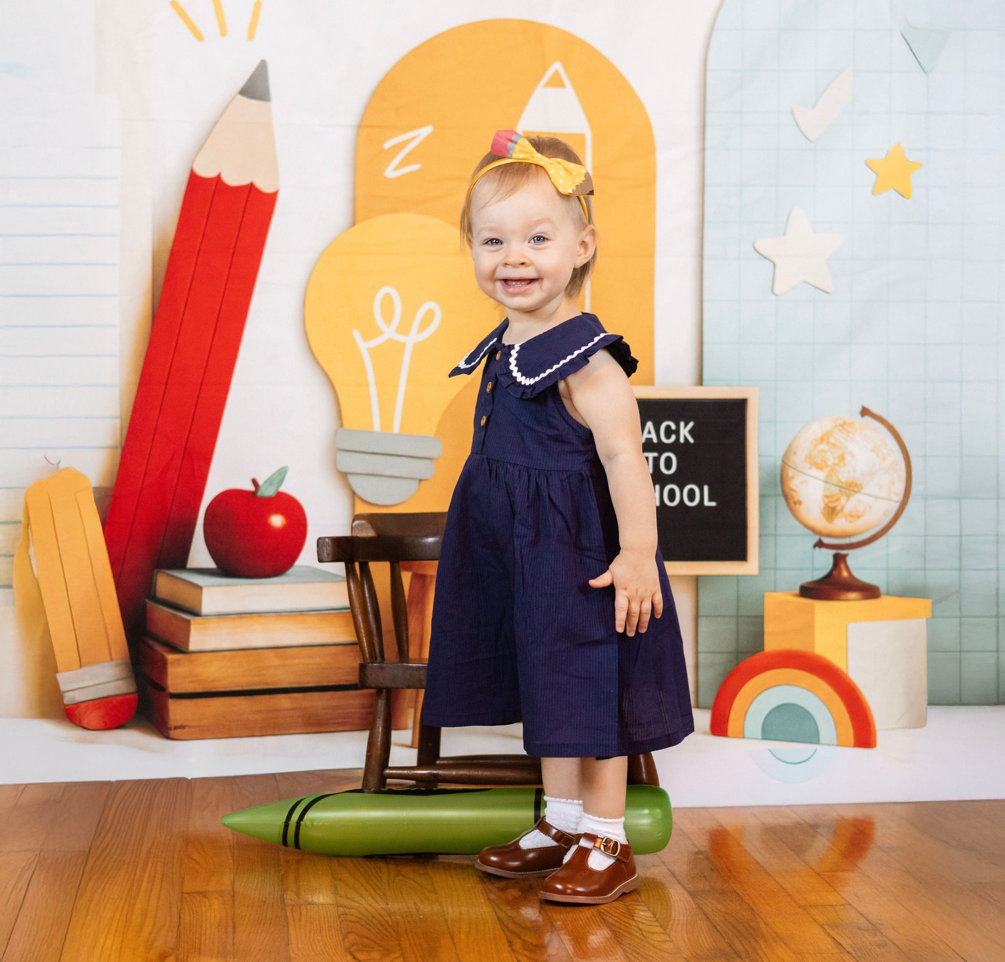 Kate Scolaire Crayons Sac à dos Livres Toile de fond conçue par Patty Roberts - Kate Backdrop FR