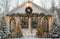 Kate Noël Chalet Rustique Neige Sapins Toile de fond conçue par Emetselch