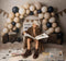 Kate Breaking News Ballons Arche Beige Toile de fond conçue par Mini MakeBelieve