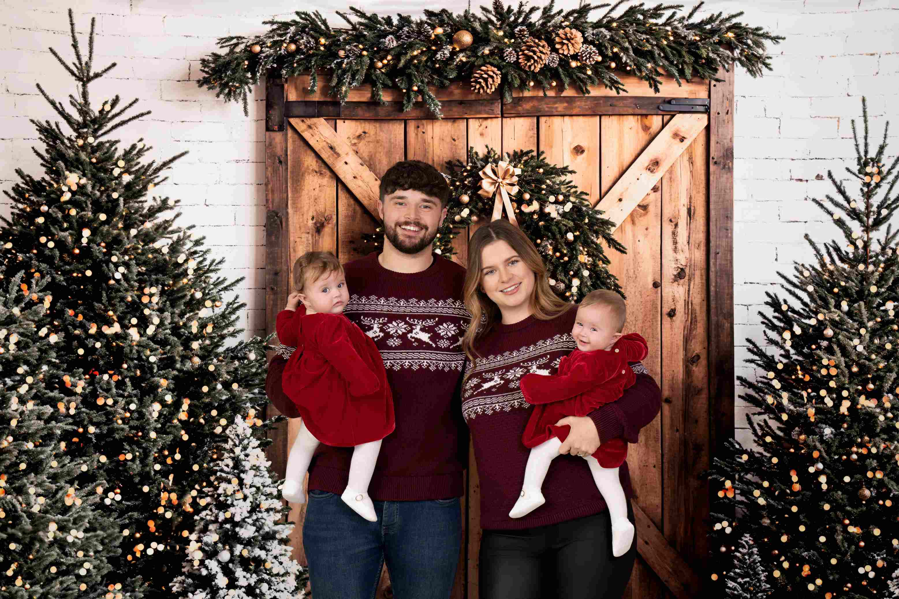 Kate Noël Sapins Cadeaux Porte Bois Toile de fond conçue par Emetselch