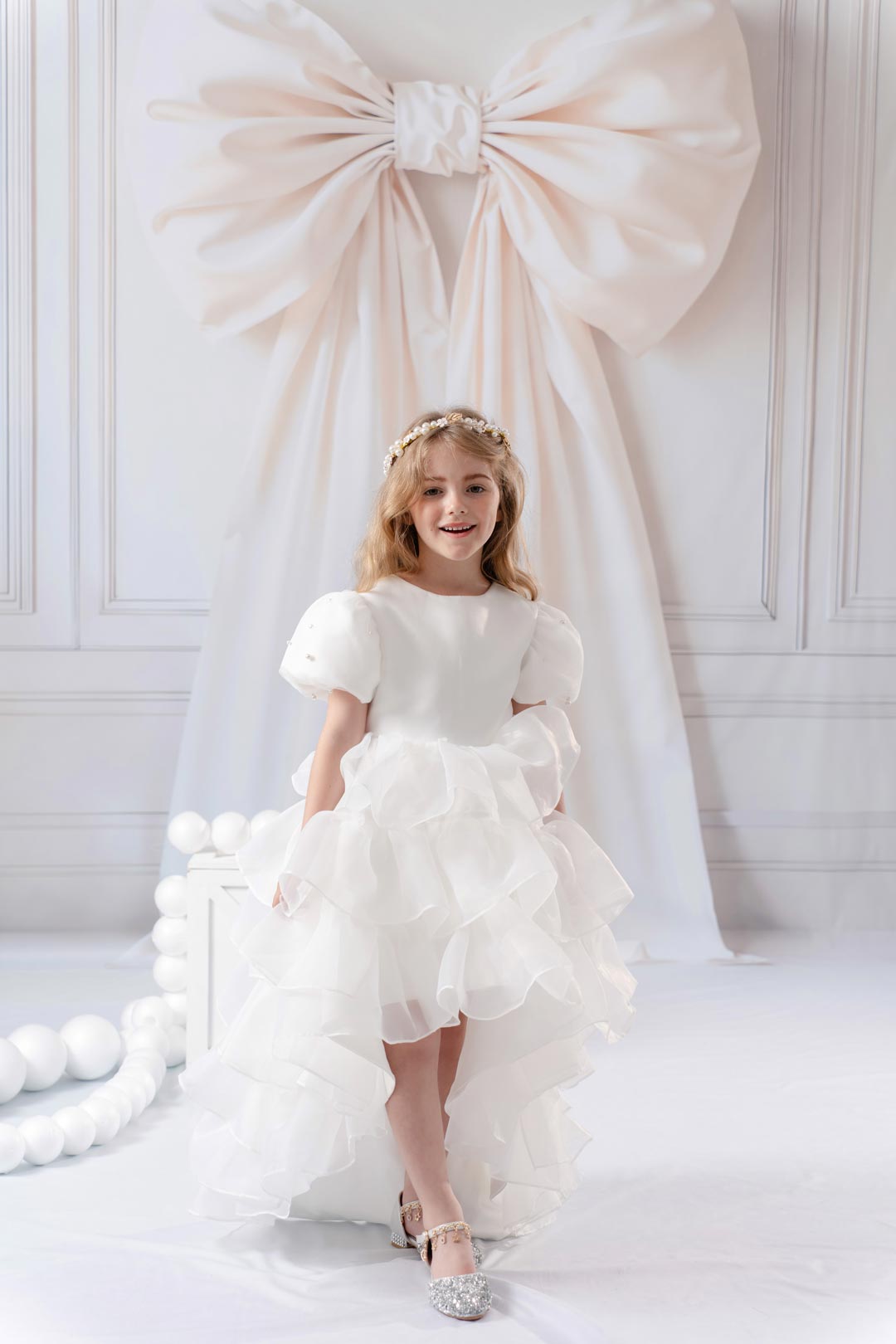 Kate Blanc Maillage Longue Robe pour Enfants avec Serre-tête Perlé - Kate Backdrop FR