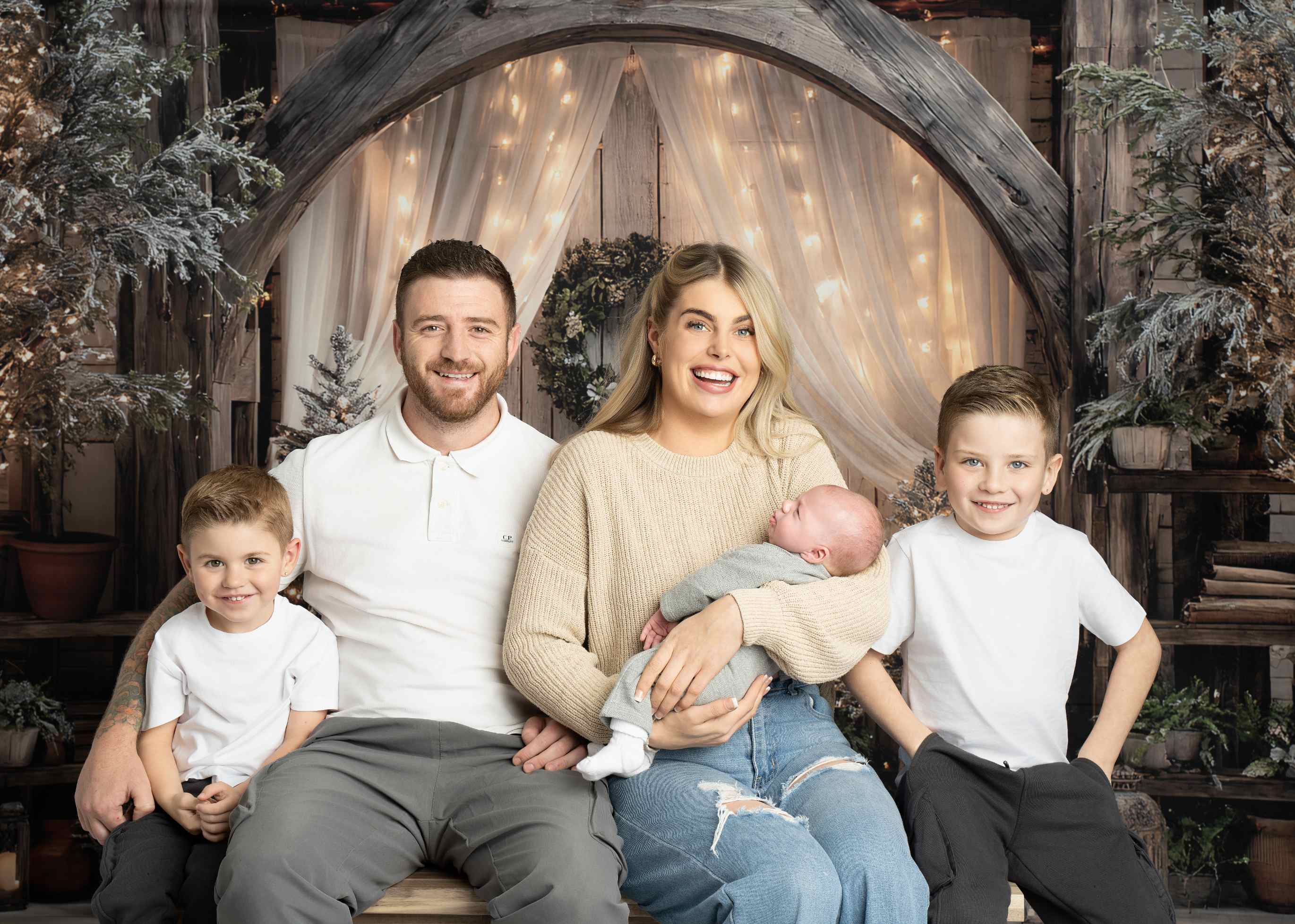 Kate Noël Arche Sapins Lumières Toile de fond conçue par Ashley Paul