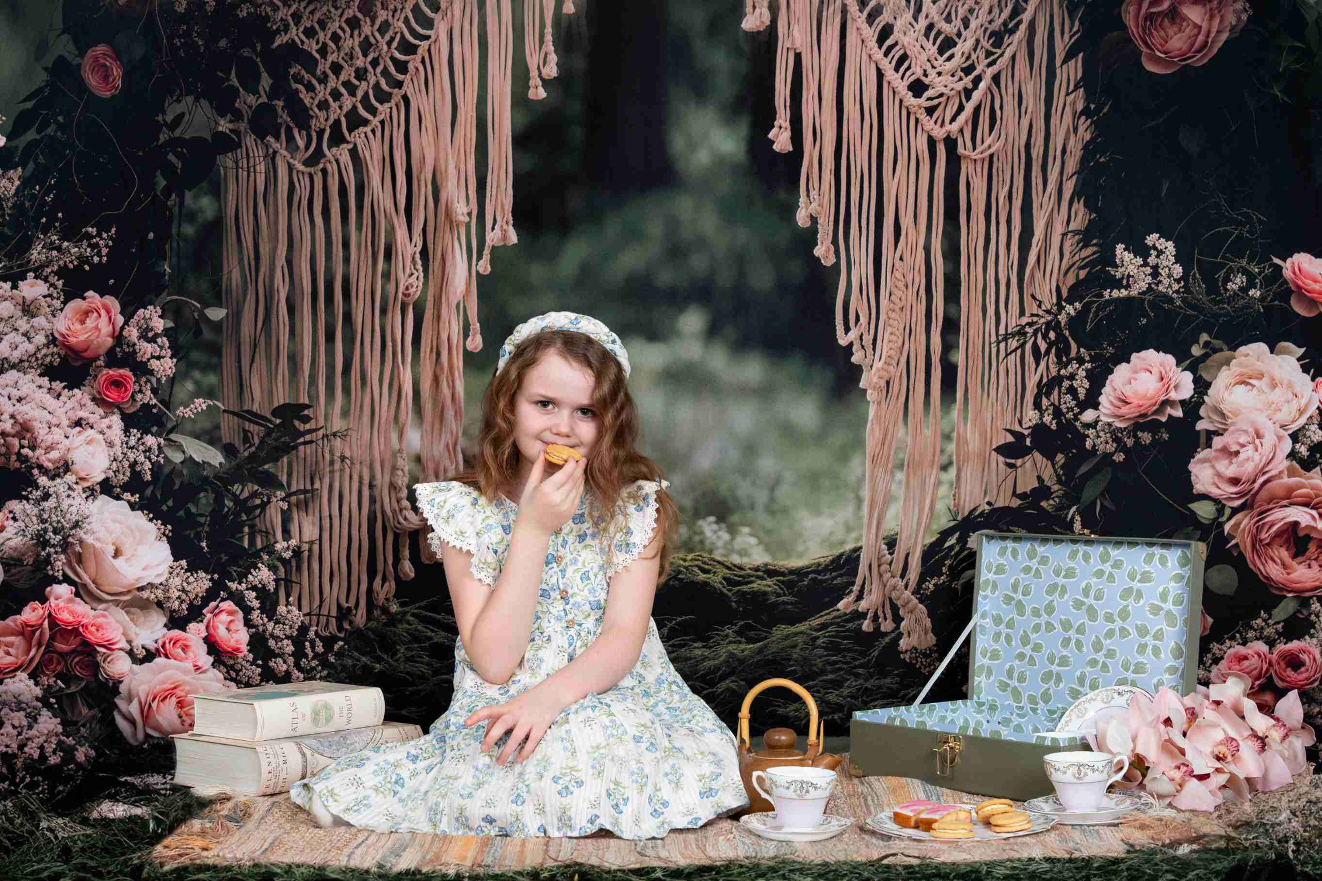 Kate Saint Valentin Bohème Floral Forêt Toile de fond en Laine conçue par Emetselch - Kate Backdrop FR