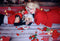 Kate Saint Valentin Rouge Bois Tapis de sol en Caoutchouc conçue par Mini MakeBelieve - Kate Backdrop FR
