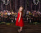 Kate Fleurs Chalet Porte Bois sombre Printemps Toile de fond conçue par Rose Abbas - Kate Backdrop FR