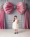 Kate Noeud Rose Mur Rétro Blanc Toile de fond conçue par Mini MakeBelieve - Kate Backdrop FR