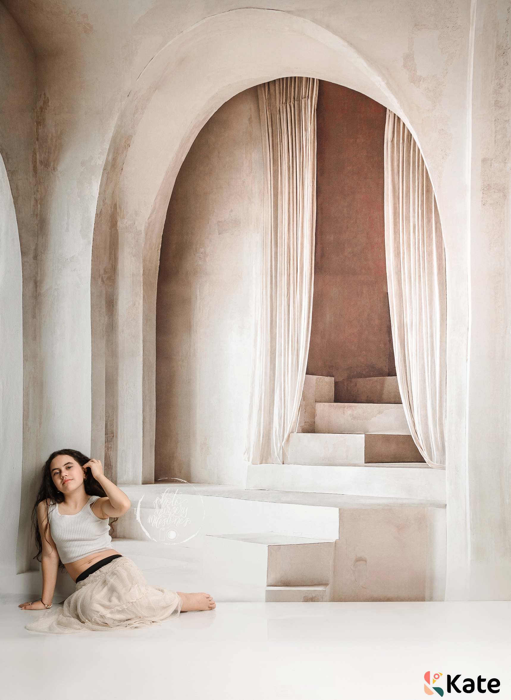 Kate Minimaliste Arche Escaliers Blanc Toile de fond conçue par Emetselch - Kate Backdrop FR