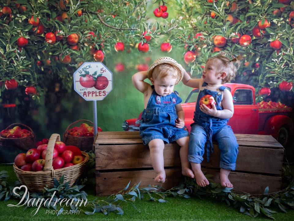 Kate Verger de pommes Rouge Camion Toile de fond conçue par Rosabell Photographie - Kate Backdrop FR