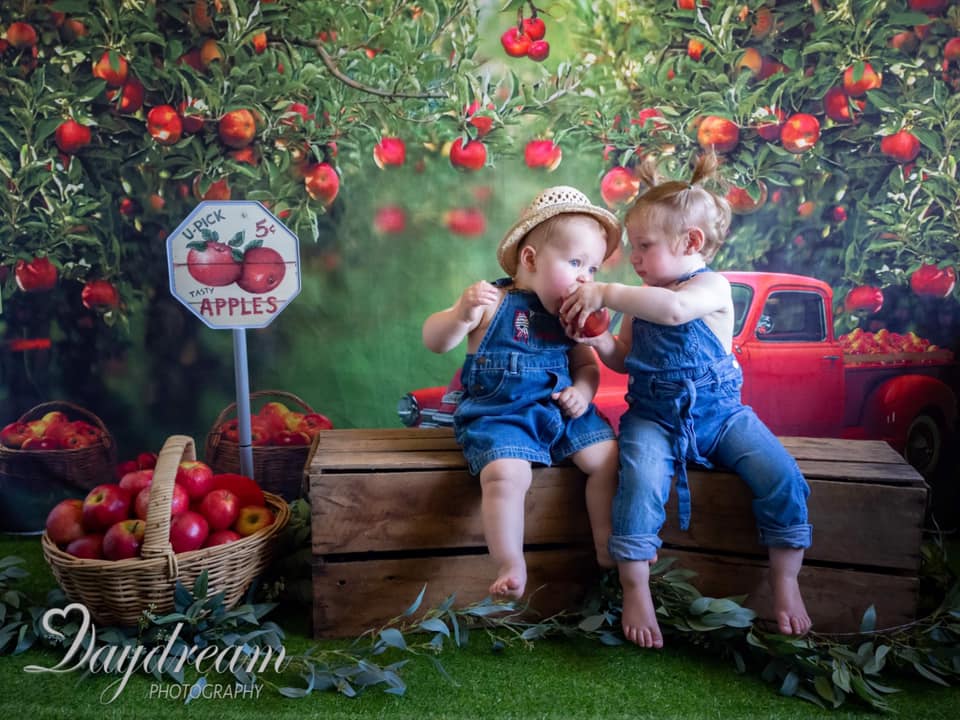 Kate Verger de pommes Rouge Camion Toile de fond conçue par Rosabell Photographie - Kate Backdrop FR