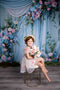 Kate Printemps Floral Bleu Rideau Doux Toile de fond conçue par Patty Roberts - Kate Backdrop FR