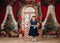 Kate Noël Sapins Fenêtre Cadeaux Rouge Toile de fond conçue par Emetselch - Kate Backdrop FR