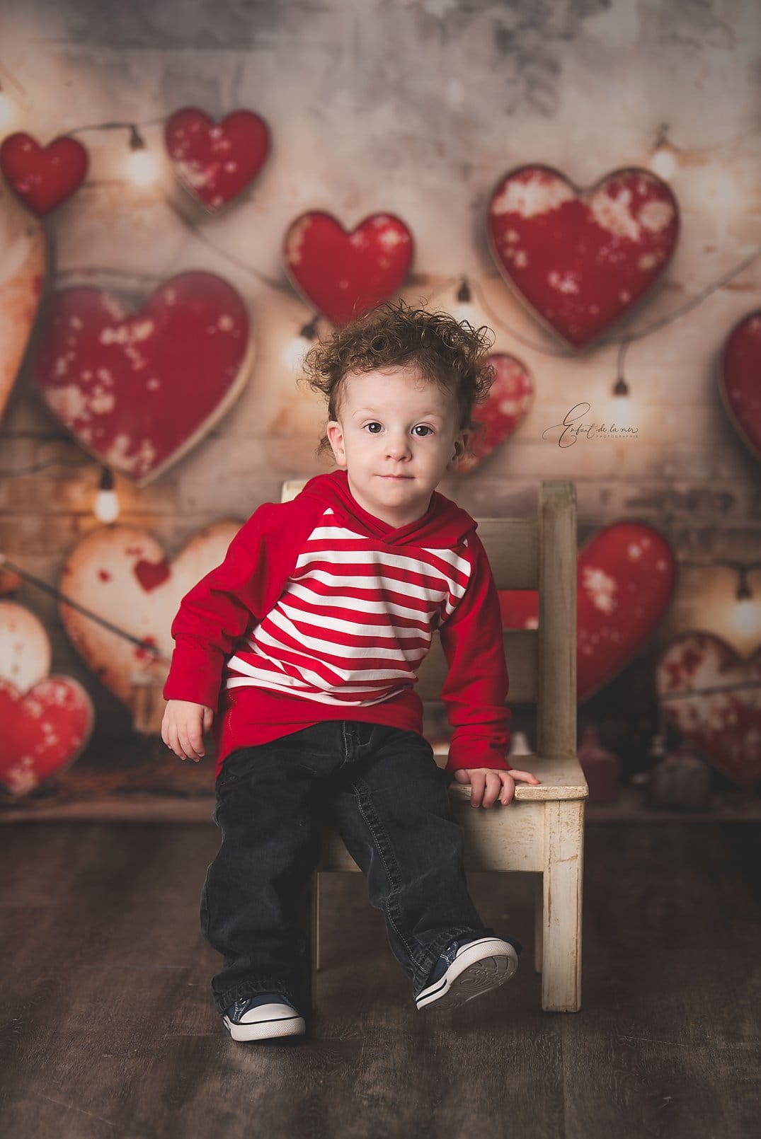Kate Saint Valentin Lampe rétro Mur Amour Toile de fond conçue par Emetselch - Kate Backdrop FR