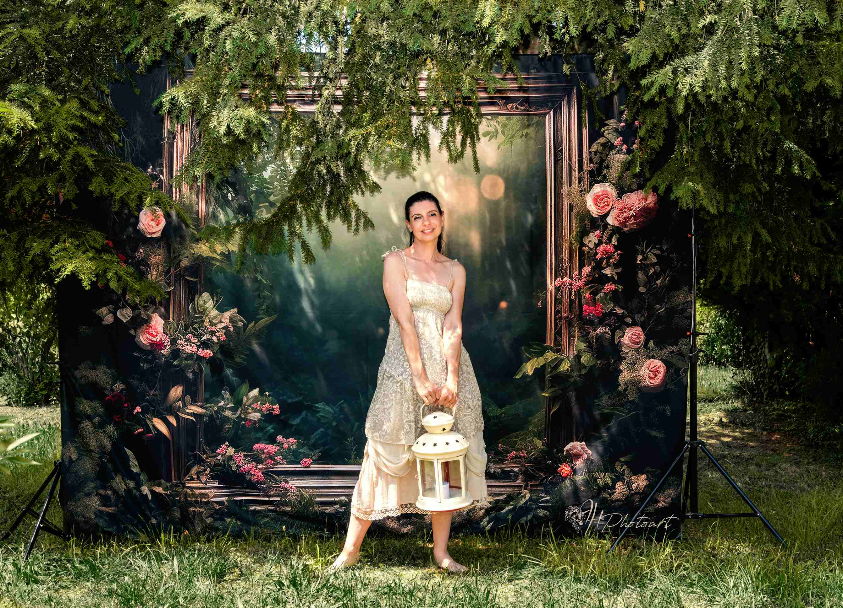 Kate Cadre Roses Forêt Vert Plantes Toile de fond conçue par Lidia Redekopp