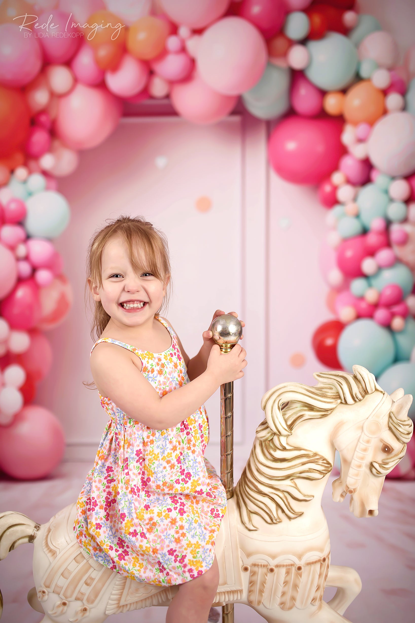 Kate Sweep Mur-à-Sol Anniversaire Rose Arche de ballons Toile de fond conçue par Lidia Redekopp - Kate Backdrop FR