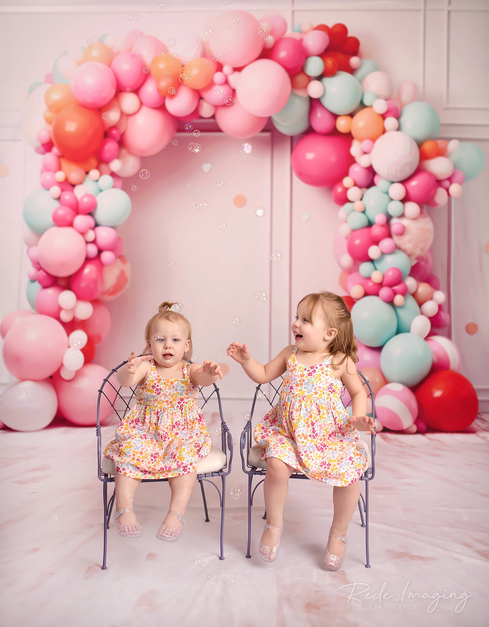 Kate Sweep Mur-à-Sol Anniversaire Rose Arche de ballons Toile de fond conçue par Lidia Redekopp - Kate Backdrop FR