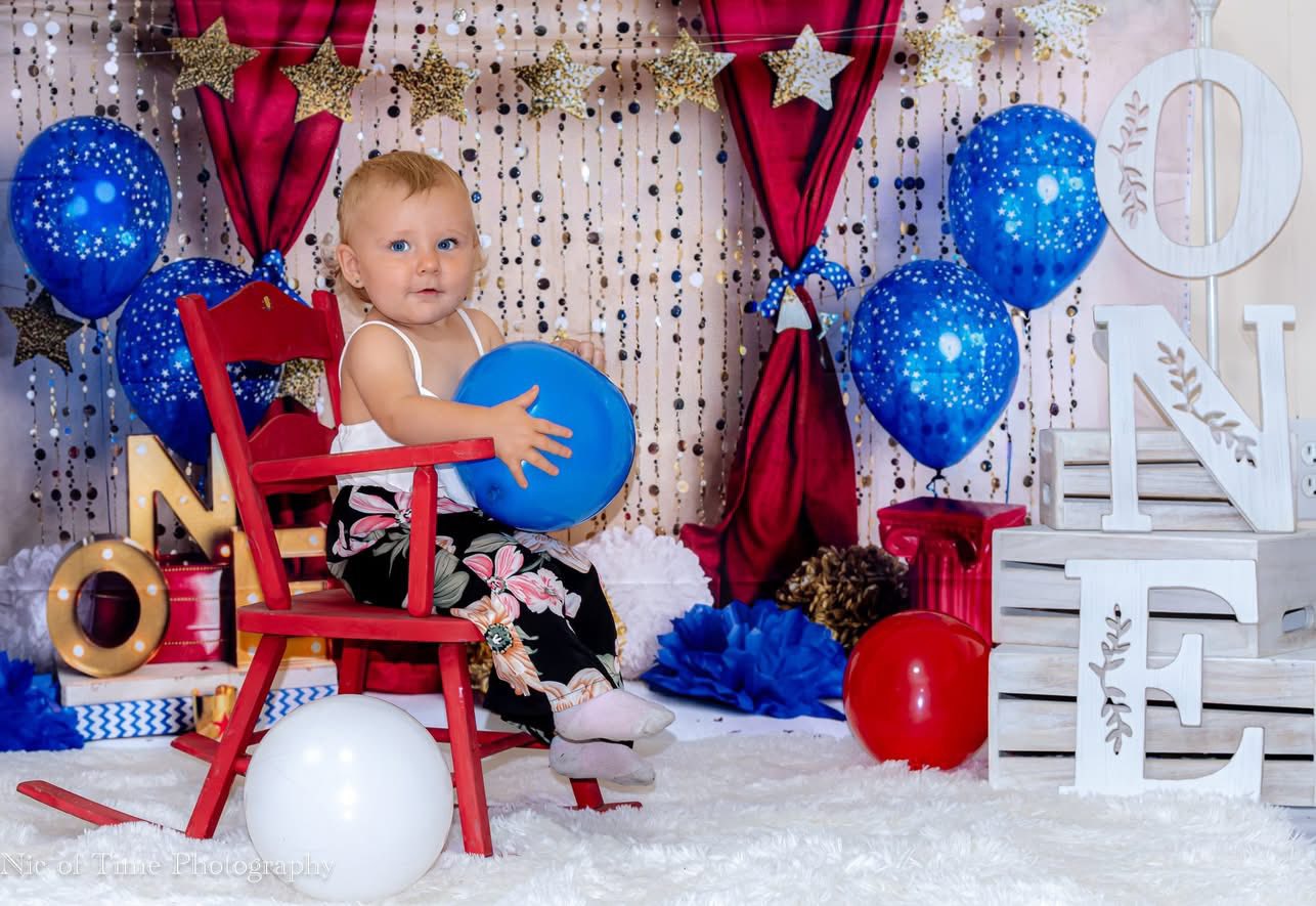 Kate 1er Anniversaire Ballons Étoiles Doré Toile de fond conçue par Mandy Ringe - Kate Backdrop FR