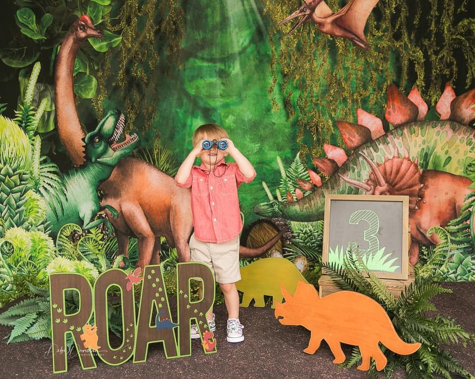 Kate Été Jungle Aventure Dinosaures Toile de fond conçue par Mandy Ringe - Kate Backdrop FR