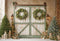 Kate Noël Portes Couronnes Sapins Toile de fond conçue par Emetselch - Kate Backdrop FR